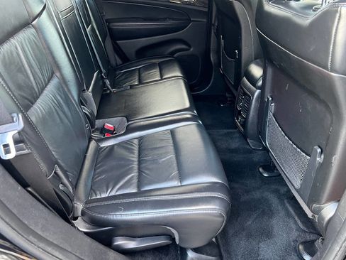 Used 2011 Jeep Grand Cherokee Laredo image 22