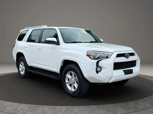 Used 2017 Toyota 4Runner SR5 AWD/4WD image 3
