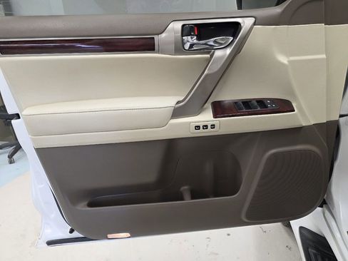 Used 2011 Lexus GX 460 Premium w/ Comfort Plus Pkg image 32