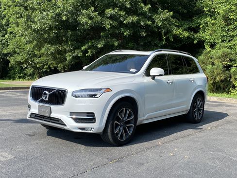 Used 2018 Volvo XC90 T6 Momentum w/ Convenience Package AWD/4WD image 5