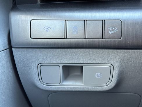 Used 2025 Hyundai Kona SEL FWD image 31