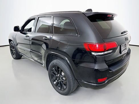 Used 2020 Jeep Grand Cherokee Altitude image 5