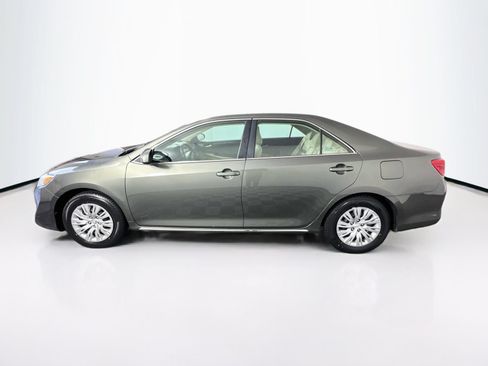 Used 2012 Toyota Camry LE FWD image 4