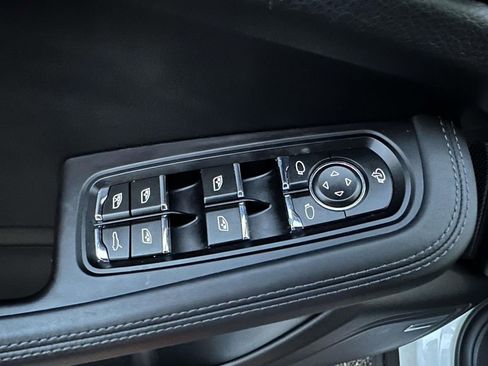 Used 2023 Porsche Macan Turbo image 18