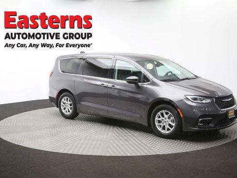 Used 2023 Chrysler Pacifica Touring-L FWD image 49