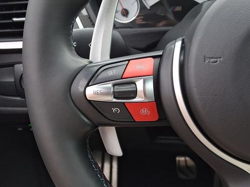 Used 2017 BMW M4 Convertible RWD image 23
