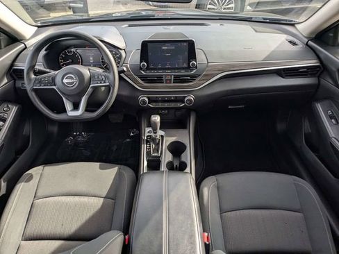 Used 2025 Nissan Altima 2.5 SV FWD image 13