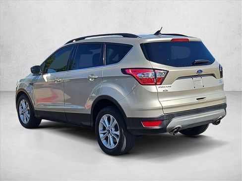 Used 2018 Ford Escape SE w/ SE Sync 3 Package FWD image 9