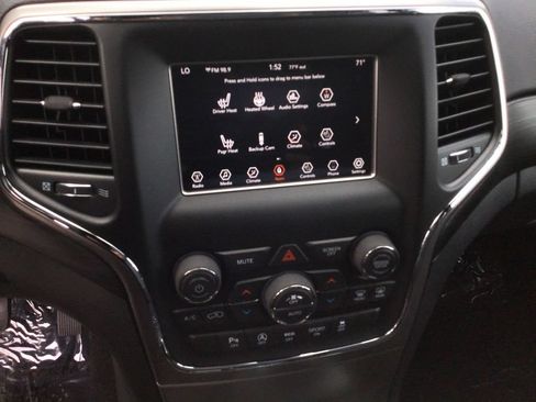 Used 2020 Jeep Grand Cherokee Laredo AWD/4WD image 14