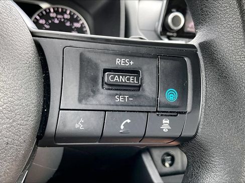 Used 2024 Nissan Rogue SV FWD image 17