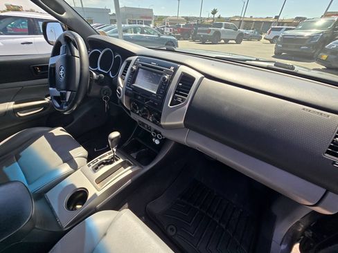 Used 2013 Toyota Tacoma 4x4 Double Cab w/ Limited Pkg image 6