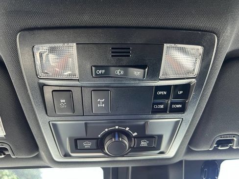 Certified 2018 Toyota Tacoma TRD Off-Road AWD/4WD image 30