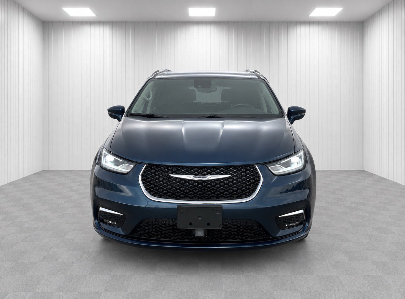 Used 2023 Chrysler Pacifica Touring-L FWD image 9
