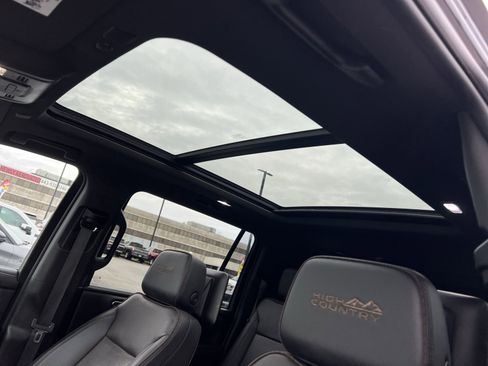 Used 2023 Chevrolet Suburban High Country image 24
