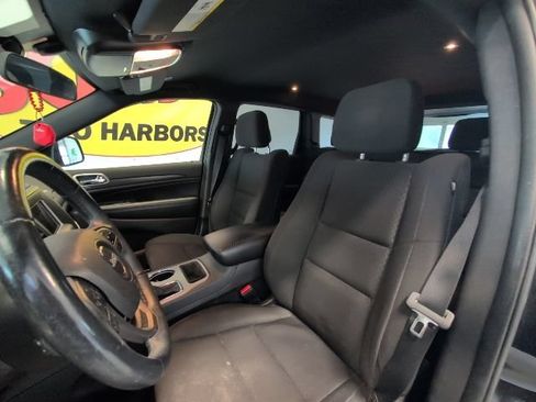 Used 2018 Jeep Grand Cherokee Laredo AWD/4WD image 12