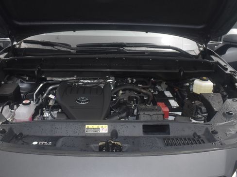 Used 2023 Toyota Highlander XLE FWD image 12