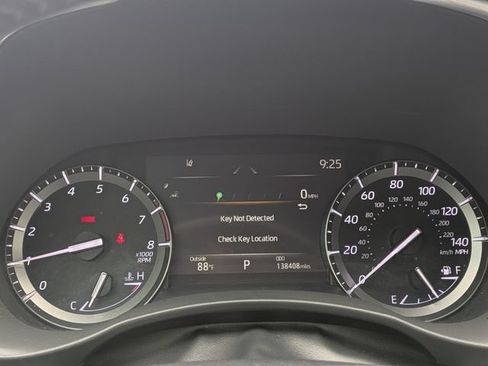 Used 2021 Toyota Highlander Limited FWD image 30