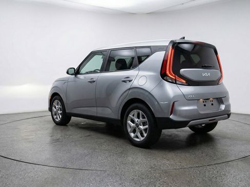 Used 2025 Kia Soul LX w/ LX Technology Package FWD image 6