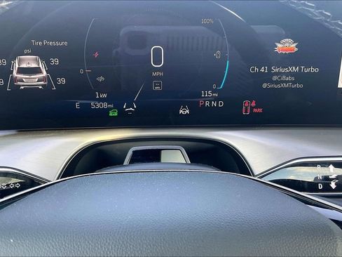 Used 2026 Cadillac Vistiq Luxury image 16