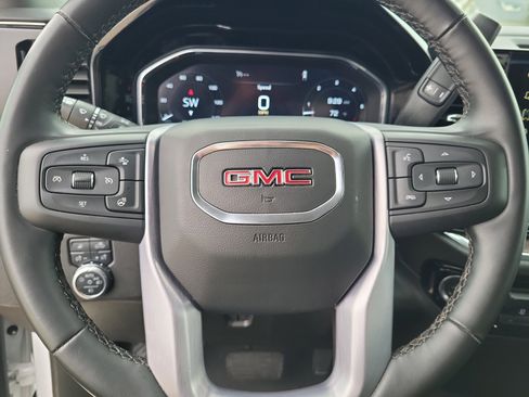 Used 2025 GMC Sierra 1500 SLT image 18