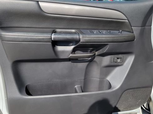 Used 2010 Nissan Armada SE AWD/4WD image 7