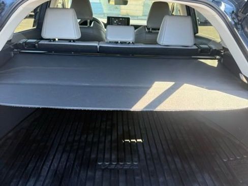 Used 2022 Toyota Venza XLE image 12