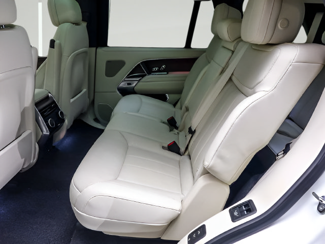 Used 2025 Land Rover Range Rover Long Wheelbase SE AWD/4WD image 11