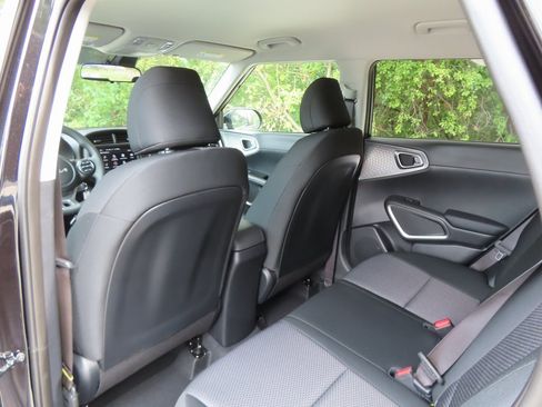 New 2025 Kia Soul LX image 18