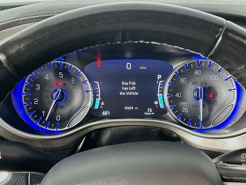 Used 2021 Chrysler Pacifica Touring-L image 12