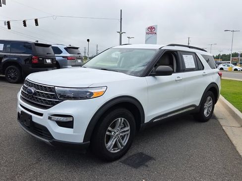 Used 2020 Ford Explorer XLT w/ Equipment Group 202A AWD/4WD image 3