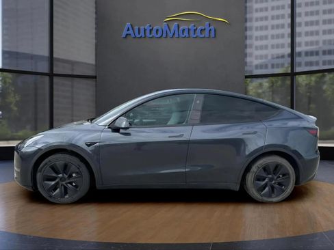 Used 2025 Tesla Model Y Long Range RWD image 3