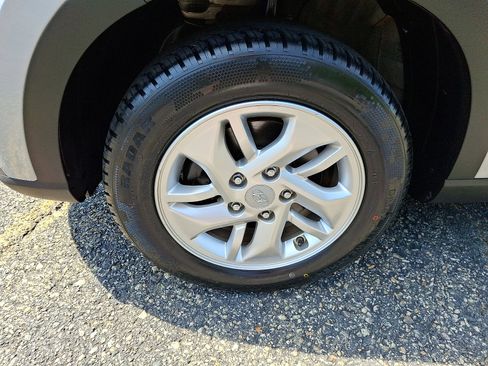 Used 2020 Hyundai Venue SEL image 28