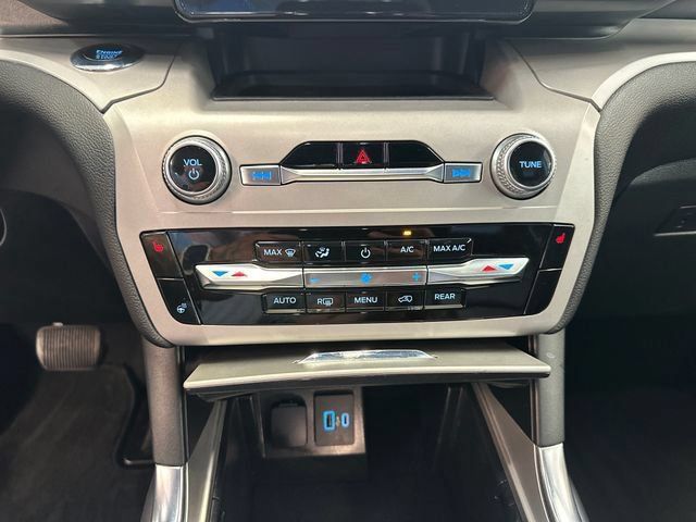 Used 2023 Ford Explorer XLT w/ Equipment Group 202A AWD/4WD image 33