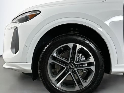 Used 2025 Audi Q5 Premium w/ 19" Wheel Package image 12