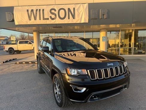 Used 2018 Jeep Grand Cherokee Limited image 1