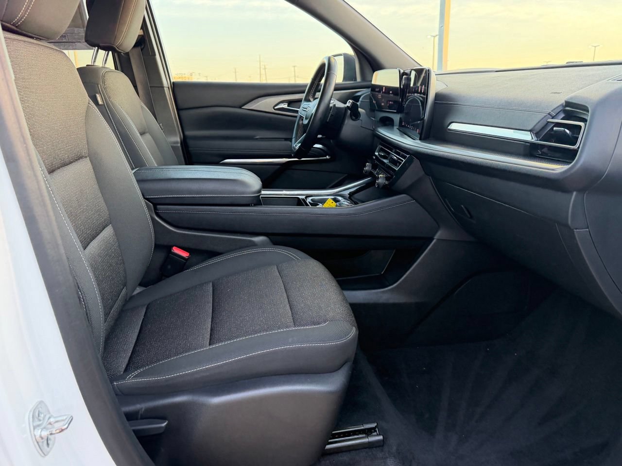 Used 2025 Chevrolet Traverse LT FWD image 39