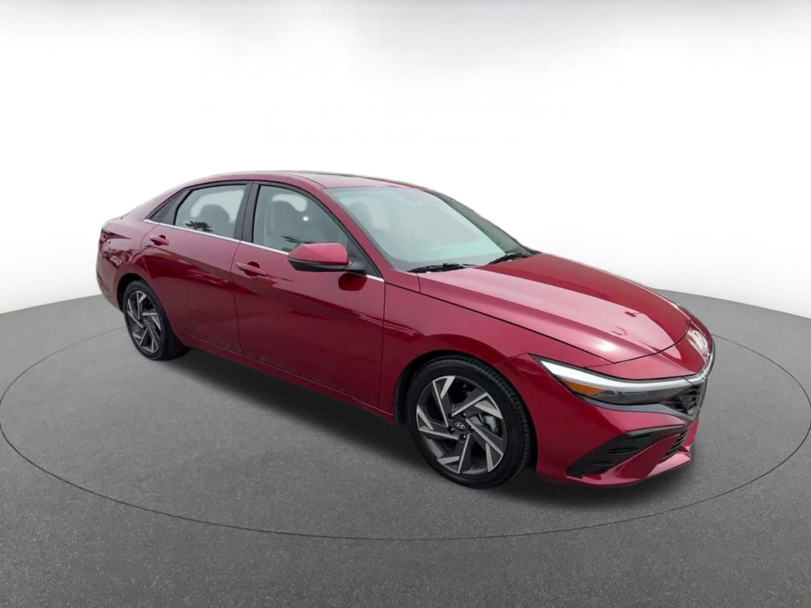 Used 2025 Hyundai Elantra Limited FWD image 2