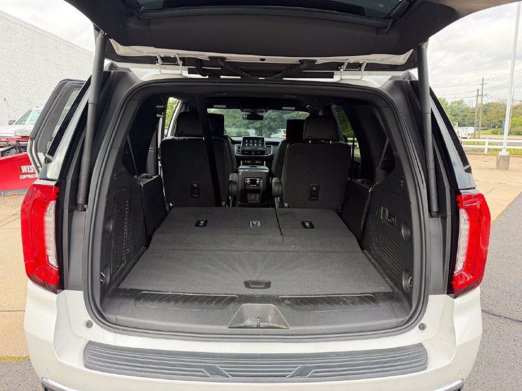 Used 2021 GMC Yukon SLT w/ Rear Media and Nav Package AWD/4WD image 13