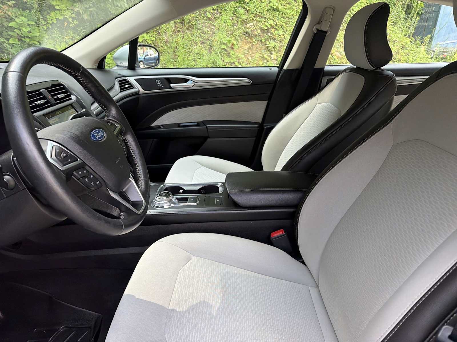 Used 2019 Ford Fusion SE w/ Equipment Group 151A FWD image 18