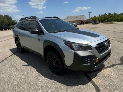 Used 2025 Subaru Outback Wilderness AWD/4WD image 2