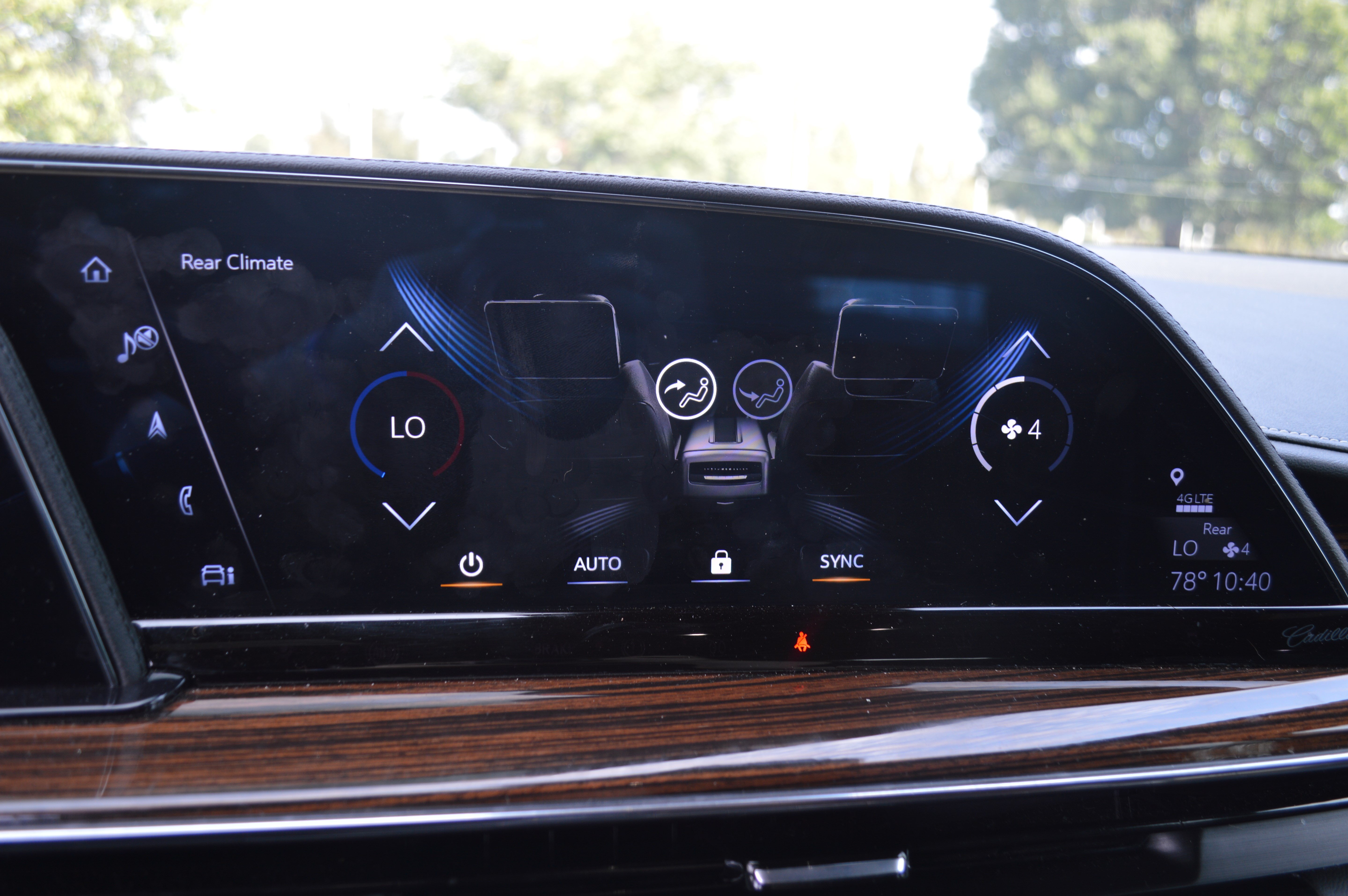 Used 2022 Cadillac Escalade Premium Luxury w/ Performance Package AWD/4WD image 18