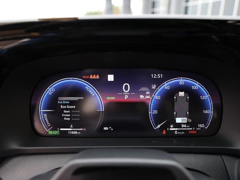 Used 2025 Toyota Crown Platinum image 17