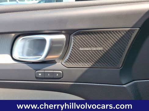 Certified 2025 Volvo XC40 B5 Ultra w/ Protection Package Premier image 23