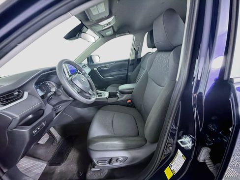 Used 2025 Toyota RAV4 XLE AWD/4WD image 13
