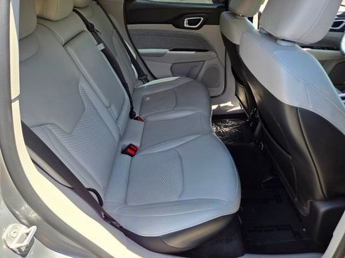 Used 2022 Jeep Compass Latitude w/ Convenience Group FWD image 19