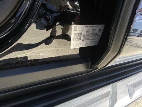 Used 2025 Chevrolet Suburban LS image 34