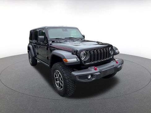 Used 2025 Jeep Wrangler Unlimited Rubicon AWD/4WD image 3