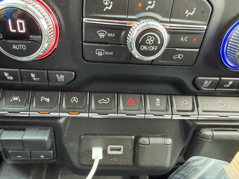 Used 2021 GMC Sierra 1500 AT4 w/ AT4 Value Package AWD/4WD image 19