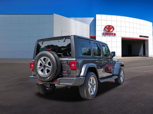 Used 2018 Jeep Wrangler Unlimited Sahara w/ LED Lighting Group AWD/4WD image 10