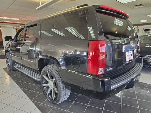 Used 2011 Cadillac Escalade ESV Luxury image 7